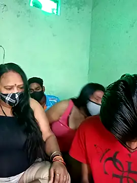 Snapshot of LoveOnStream chatting on November 4, 2025, 3:49 am LoveOnStream online show from November 4, 2025, 3:49 am