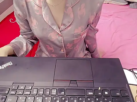 Snapshot of Lamoon_2k chatting on November 4, 2025, 6:45 am Lamoon 2k online show from November 4, 2025, 6:45 am