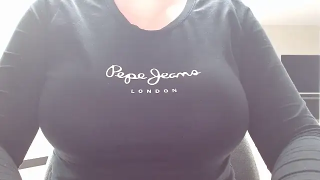 Esmee-Xxx online show from October 29, 2025, 12:18 pm