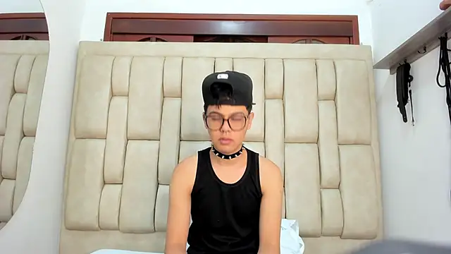 Felipe Cold online show from November 23, 2025, 2:44 am