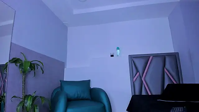 Snapshot of aurora_tziu chatting on September 18, 2025, 4:03 am aurora tziu online show from September 18, 2025, 4:03 am