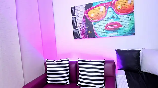 leyah  online show from November 23, 2025, 12:49 pm