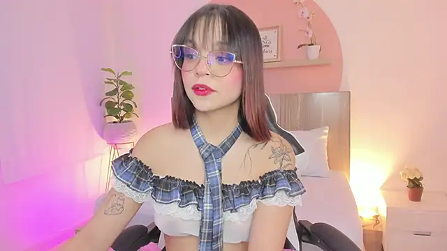 Clara Luu online show from May 14, 2026, 2:51 am