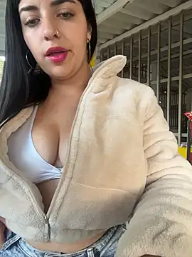 Snapshot of Isaa-Sweet chatting on December 1, 2025, 11:04 am Isaa-Sweet online show from December 1, 2025, 11:04 am