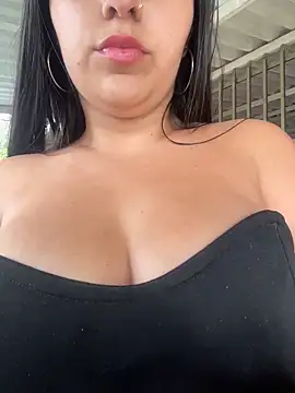 Snapshot of Isaa-Sweet chatting on December 4, 2025, 8:28 pm Isaa-Sweet online show from December 4, 2025, 8:28 pm