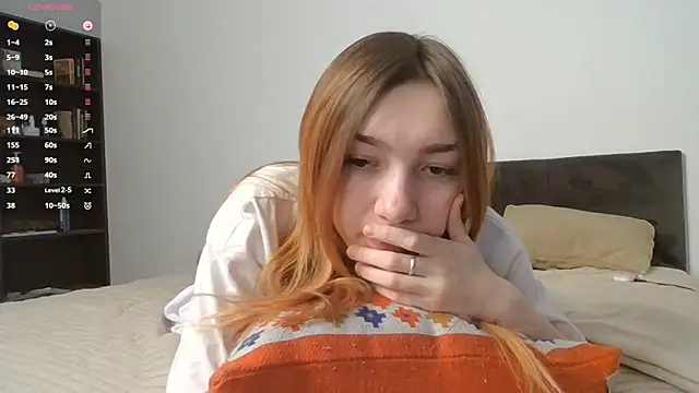 Snapshot of RedheadMisty chatting on October 22, 2025, 10:04 am RedheadMisty online show from October 22, 2025, 10:04 am