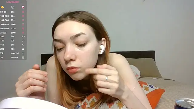 Snapshot of RedheadMisty chatting on November 9, 2025, 10:35 am RedheadMisty online show from November 9, 2025, 10:35 am