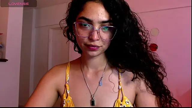 Snapshot of Ariagal chatting on November 5, 2025, 8:20 pm Ariagal online show from November 5, 2025, 8:20 pm