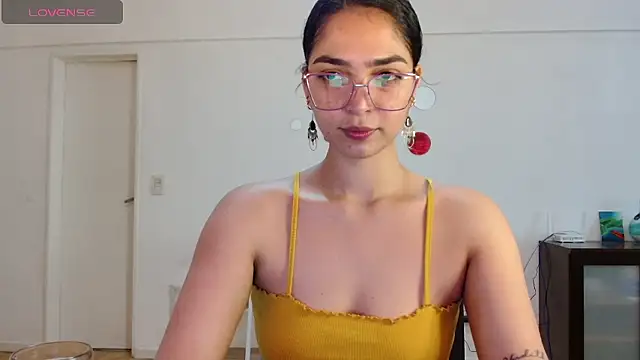 Snapshot of Ariagal chatting on January 13, 2026, 6:24 pm Ariagal online show from January 13, 2026, 6:24 pm