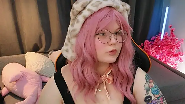 fillisfox  online show from February 20, 2026, 11:32 am