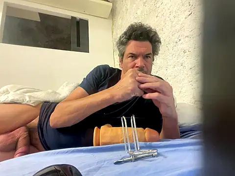 Snapshot of twitshe chatting on October 30, 2025, 12:23 am twitshe online show from October 30, 2025, 12:23 am