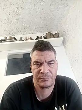 twitshe online show from November 18, 2025, 1:44 am