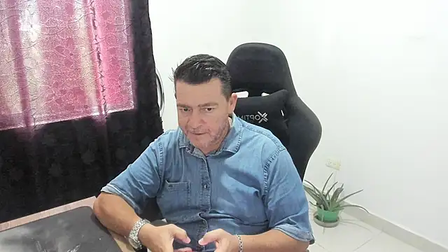 Snapshot of massimo_dannger chatting on October 20, 2025, 5:24 pm massimo dannger online show from October 20, 2025, 5:24 pm