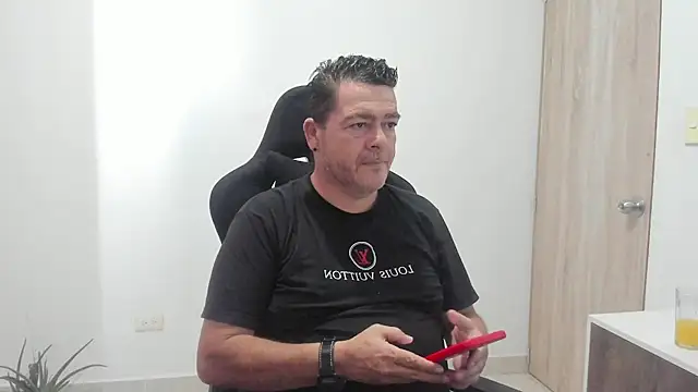 Snapshot of massimo_dannger chatting on October 28, 2025, 6:32 pm massimo dannger online show from October 28, 2025, 6:32 pm