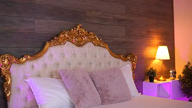 Snapshot of EllieRedd chatting on October 13, 2025, 8:58 am EllieRedd online show from October 13, 2025, 8:58 am