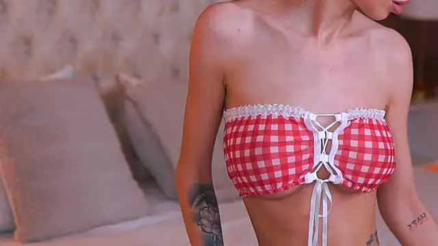 EllieRedd online show from November 15, 2025, 10:01 am