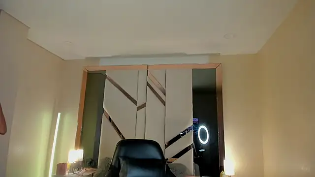 EmmaStonns online show from February 10, 2026, 12:31 pm