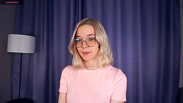 Snapshot of EdaKirkIin chatting on November 3, 2025, 5:31 am EdaKirkIin online show from November 3, 2025, 5:31 am