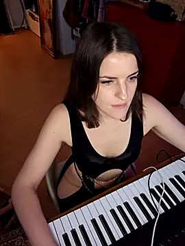 BelleFelicitas online show from November 14, 2025, 5:11 pm