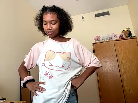 Snapshot of luvrgrllani chatting on September 10, 2025, 7:47 pm luvrgrllani online show from September 10, 2025, 7:47 pm