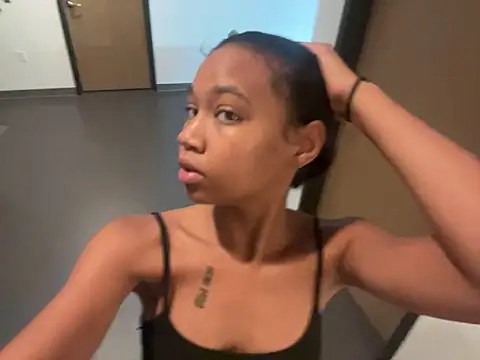 Snapshot of luvrgrllani chatting on October 4, 2025, 5:44 pm luvrgrllani online show from October 4, 2025, 5:44 pm