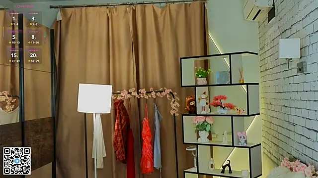 LorinaMaffitt online show from October 24, 2025, 5:09 pm