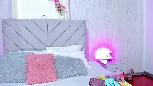 Snapshot of Victoria_Guzman chatting on October 13, 2025, 1:33 pm Victoria Guzman online show from October 13, 2025, 1:33 pm