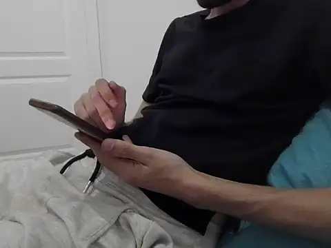 RaoufDz17cm online show from October 9, 2025, 7:45 pm