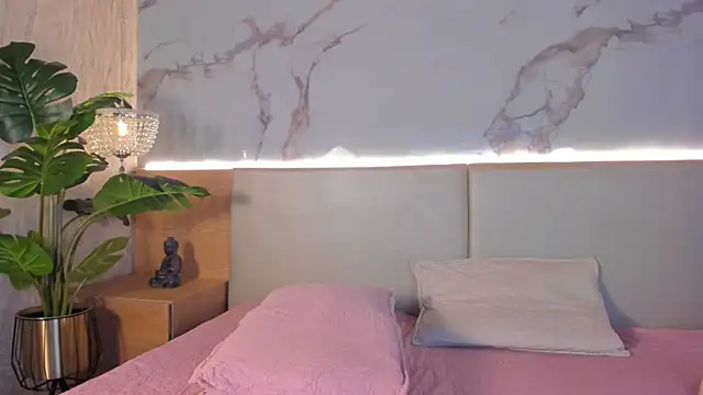 Celeste-Evanns online show from November 19, 2025, 8:09 pm