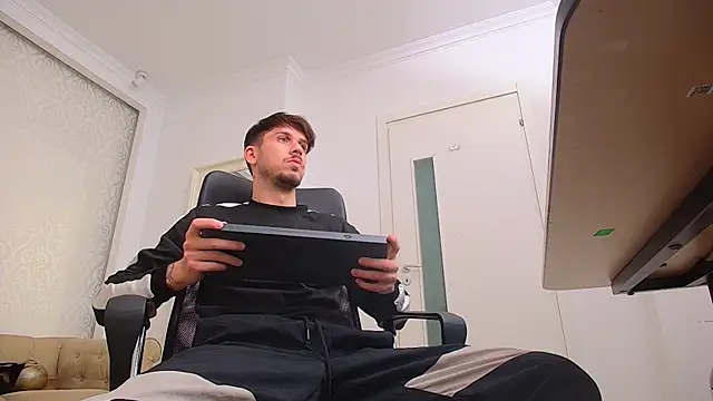 JonahShaw online show from September 26, 2025, 4:27 am