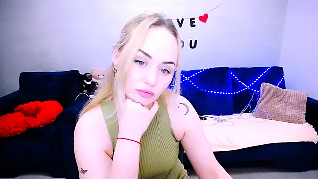 Snapshot of LiluMoon__ chatting on April 24, 2026, 4:20 pm LiluMoon online show from April 24, 2026, 4:20 pm
