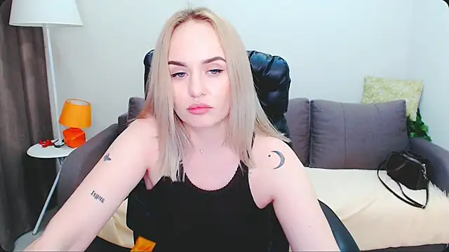 Snapshot of LiluMoon__ chatting on April 30, 2026, 4:24 pm LiluMoon online show from April 30, 2026, 4:24 pm