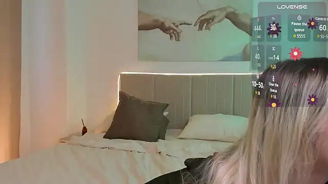 Snapshot of Lisa_Blossom chatting on September 19, 2025, 6:04 am Lisa Blossom online show from September 19, 2025, 6:04 am