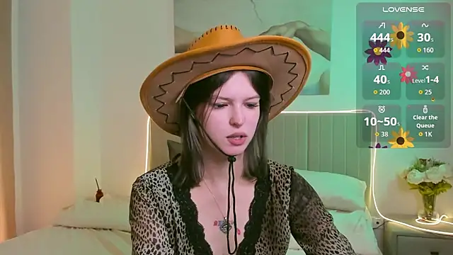 Snapshot of Lisa_Blossom chatting on October 8, 2025, 6:11 am Lisa Blossom online show from October 8, 2025, 6:11 am