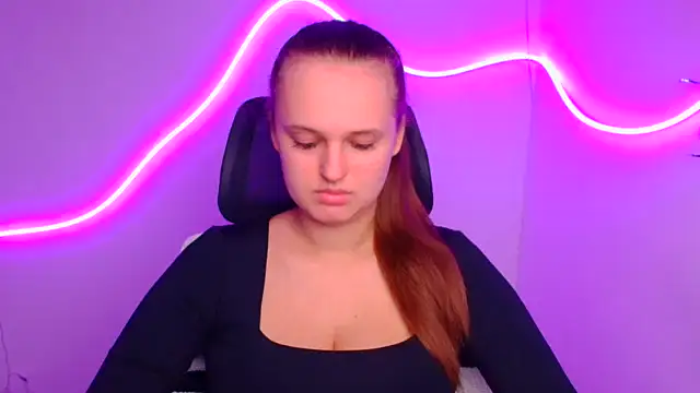 Snapshot of Aurora_White chatting on October 6, 2025, 11:29 am Aurora White online show from October 6, 2025, 11:29 am