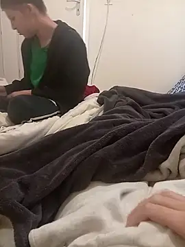 Snapshot of Couplefrsex chatting on October 19, 2025, 2:07 pm Couplefrsex online show from October 19, 2025, 2:07 pm