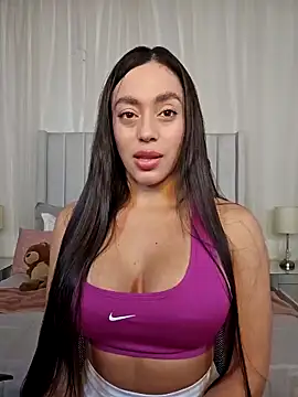 Snapshot of AriadnaTaylor chatting on November 6, 2025, 5:14 pm AriadnaTaylor online show from November 6, 2025, 5:14 pm