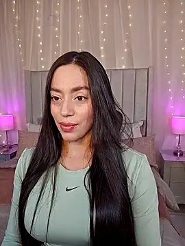 Snapshot of AriadnaTaylor chatting on June 19, 2026, 4:33 pm AriadnaTaylor online show from June 19, 2026, 4:33 pm