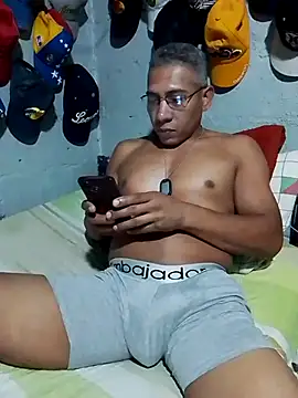 Snapshot of Sonic-75 chatting on November 6, 2025, 11:22 am Sonic-75 online show from November 6, 2025, 11:22 am