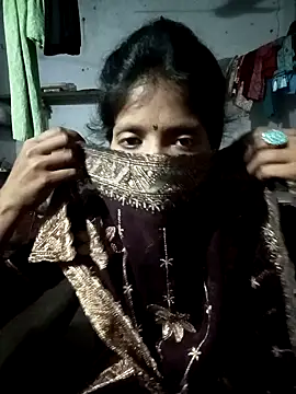 Snapshot of SEXY-MAHI4 chatting on October 15, 2025, 6:19 pm SEXY-MAHI4 online show from October 15, 2025, 6:19 pm