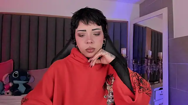 misstomie  online show from December 3, 2025, 4:05 pm