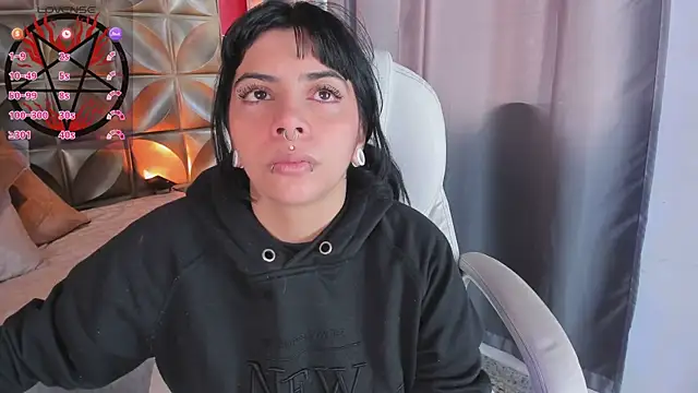 Snapshot of emily-santoss chatting on October 6, 2025, 1:19 pm emily-santoss online show from October 6, 2025, 1:19 pm