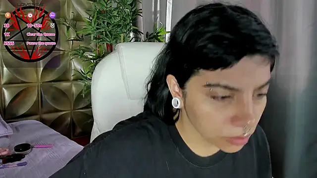 Snapshot of emily-santoss chatting on October 18, 2025, 1:23 pm emily-santoss online show from October 18, 2025, 1:23 pm