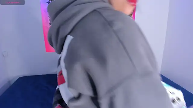 Snapshot of emily-santoss chatting on November 6, 2025, 2:29 pm emily-santoss online show from November 6, 2025, 2:29 pm