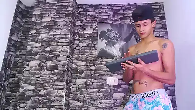 Snapshot of gustavo_saaled19_ chatting on October 21, 2025, 10:43 pm gustavo saaled19 online show from October 21, 2025, 10:43 pm