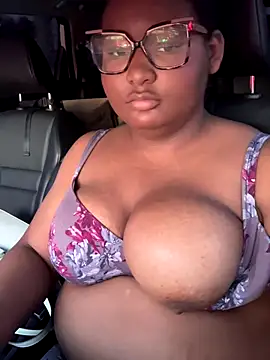 PoppyLuxe online show from November 18, 2025, 10:25 pm