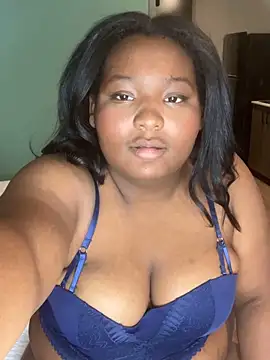 PoppyLuxe online show from December 21, 2025, 1:57 am