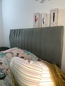 MorganHot0809 online show from October 1, 2025, 11:55 pm