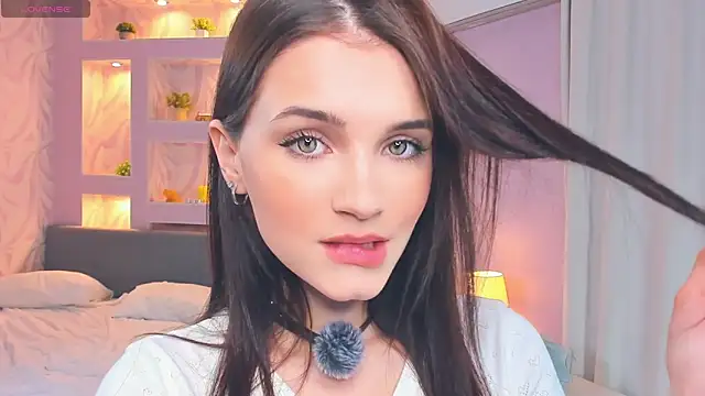 TeriRipka online show from November 18, 2025, 7:07 pm