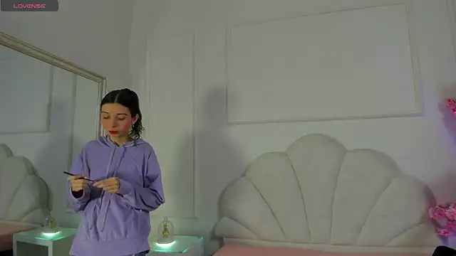 Snapshot of Cloedurant chatting on October 10, 2025, 7:46 pm Cloedurant online show from October 10, 2025, 7:46 pm